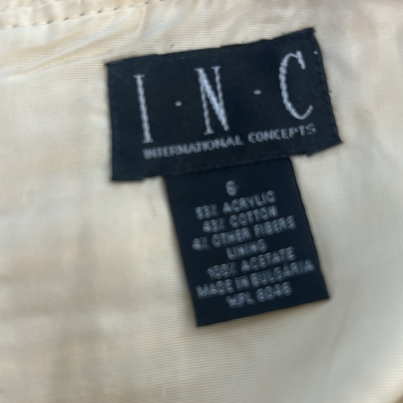 Fully lined textured godet skirt - Picture 3 of 3